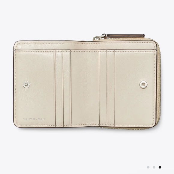 TORY BURCH Kira Chevron Metallic Bi-fold Wallet - Picture 3 of 8